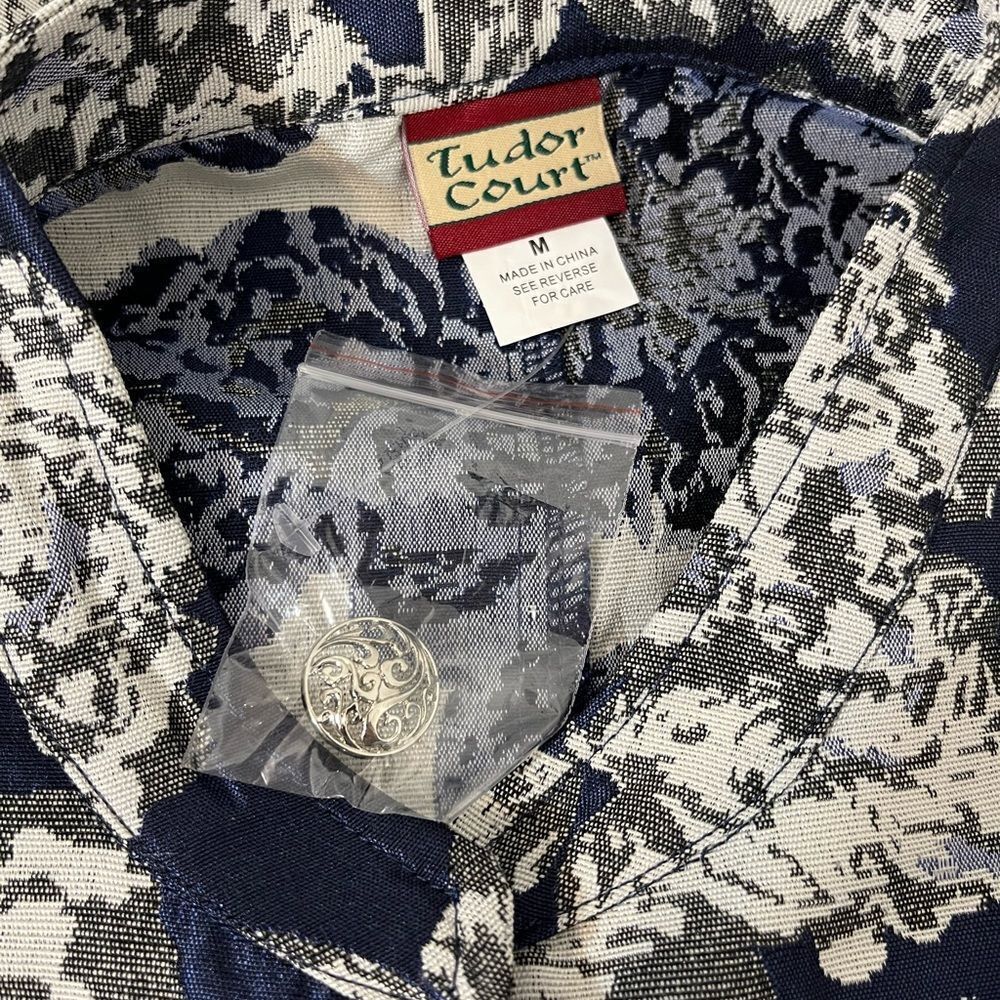 Tudor‎ Court Button Down Jacket - Picture 5 of 5